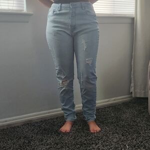 ‼️ 3/$10 ‼️ Forever 21 Light Blue High Rise Distressed Jeans